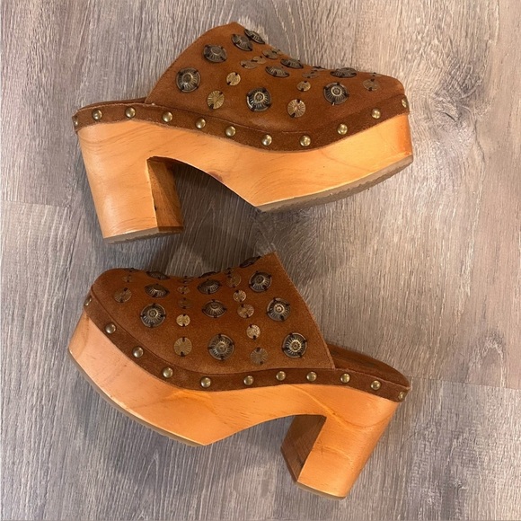 FREE PEOPLE Brown Suede Metal Embellished Slip On Heeled Claudia Clogs Size 8 - Picture 11 of 15